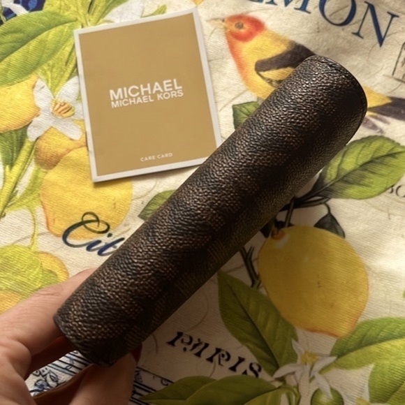 Brand New Michael Kors Brown Luggage Logo Medium Slim Bifold Snap Close Wallet - Picture 6 of 16